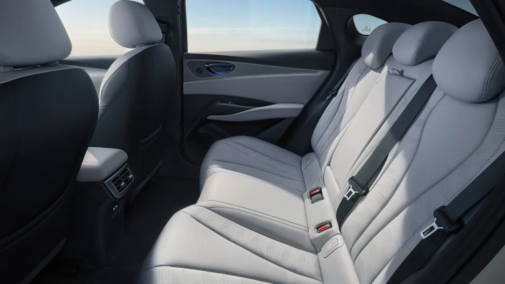 BYD SEAL 6 cockpit view