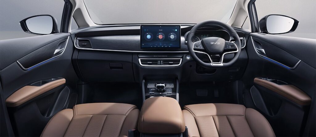BYD M6 cockpit view