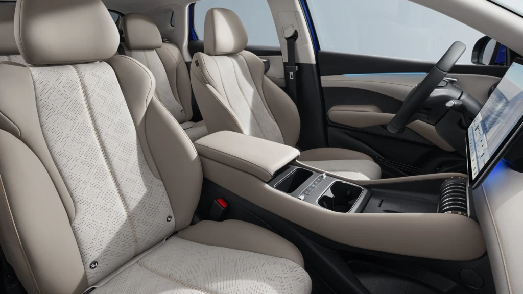BYD ATTO 3 EVO cockpit view