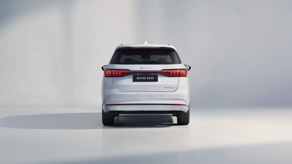 BYD M6 rear view
